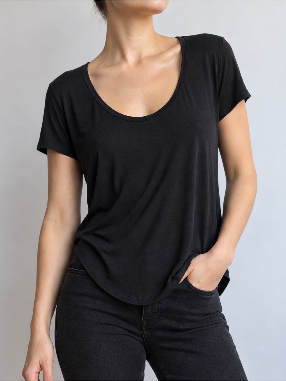 Aritzia Talula Valmere Oversized Scoop Neck T-Shirt Jet Black Relaxed Size M